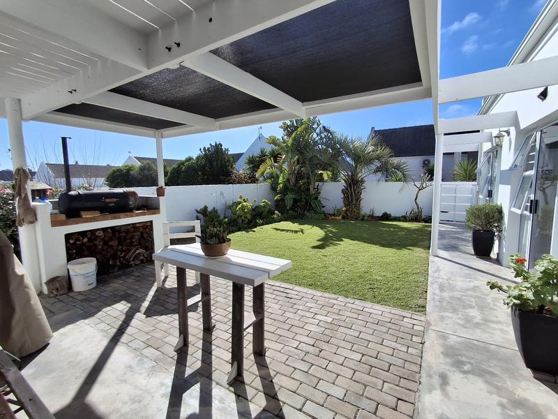 4 Bedroom Property for Sale in Golden Mile Western Cape